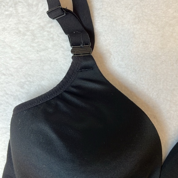 Warners Black Wireless Lightly Padded Bra in Size 38D. EUC. - Picture 3 of 6
